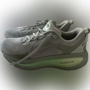 Nike Men’s Vomero 18 Running Shoe Size 11.5